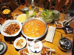 -野山舂·贵州现舂酸汤火锅(鸿通城店)