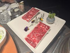 鲜雪花牛肉拼盘-左庭右院鲜牛肉火锅黑金店(陆家嘴中心店)