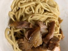 -松树干拌面店