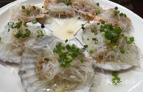 Steamed Golden Clams with Garlic and Vermicelli