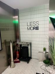 -LESSMORE科技头皮理容中心