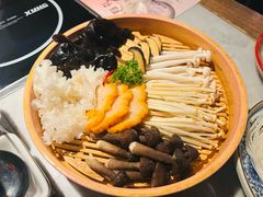 -尚尚仙·酸汤猪手·猪肚鸡火锅(华联万柳购物中心店)