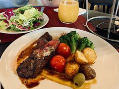 小牛腹肉配烤蔬菜-WOLFGANG PUCK KITCHEN & BAR(迪士尼小镇店)