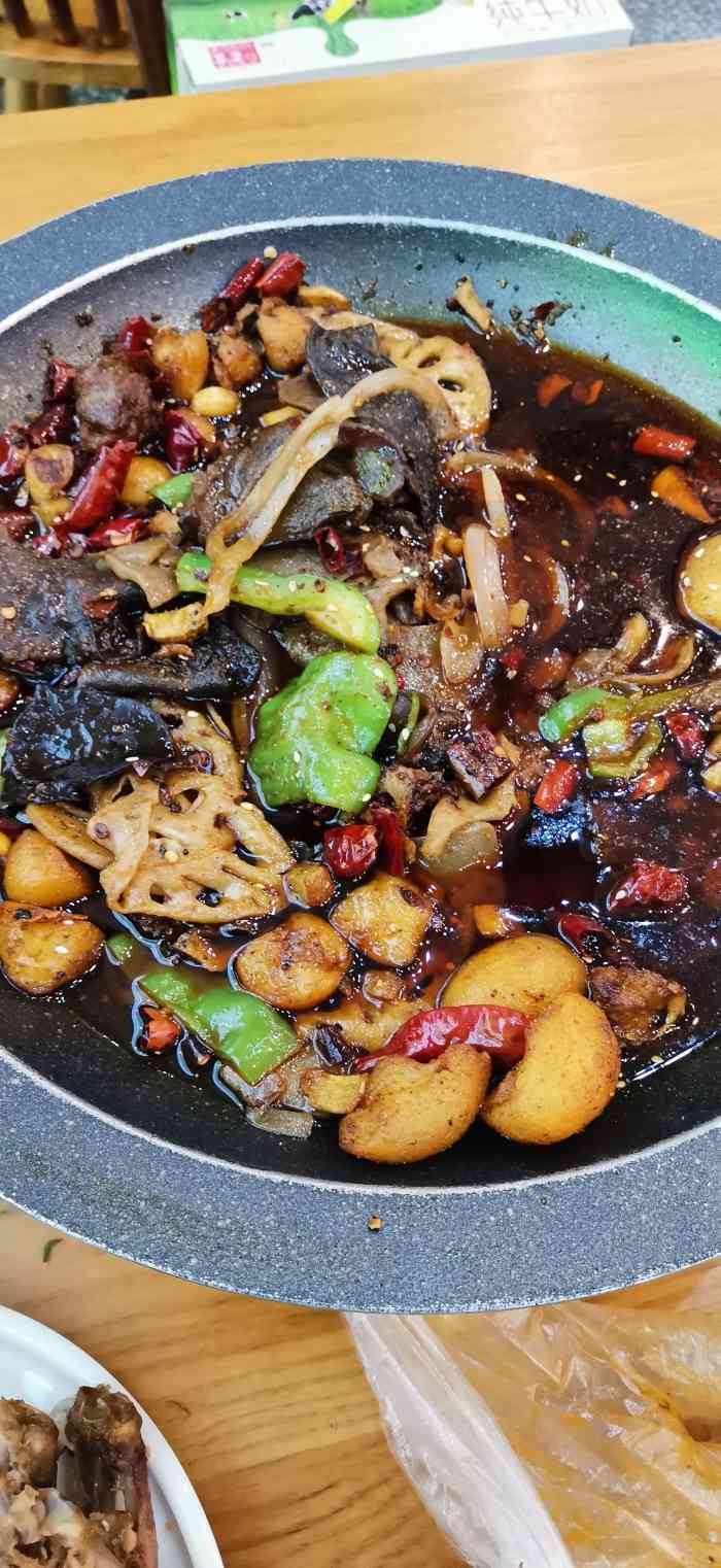 六月雪干锅(力扬西西mall店)-"跟小姐妹一起逛街街完了想吃饭,哪曾想