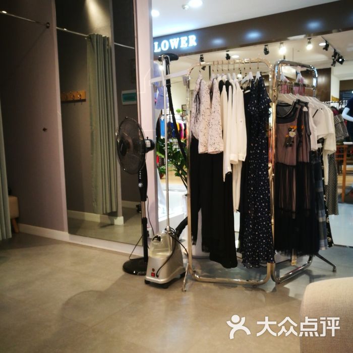 金苑服饰专卖店图片