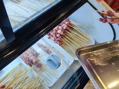 -哈尔滨小酒馆·鲜肉现穿自助烧烤(康新花园店)