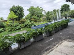 -茅草房·河畔园林火锅