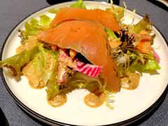 果木香草三文鱼牛油果沙拉-YUE·6·西式融合餐厅(外滩六号店)