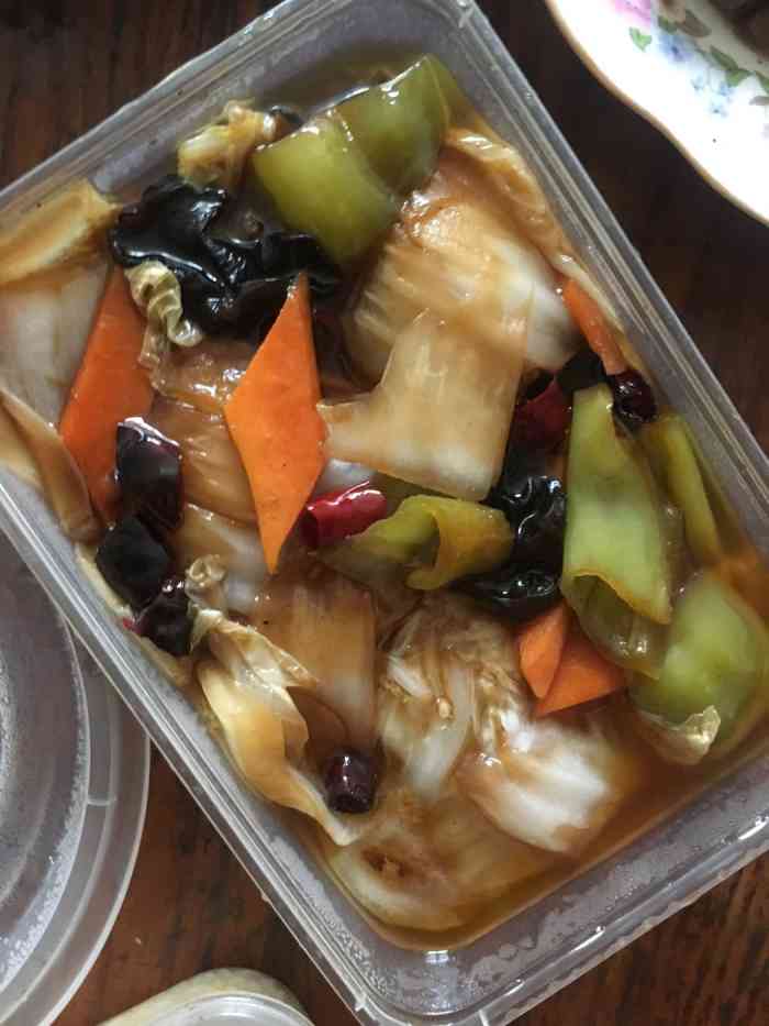 热乎乎豆角烀饼-"天气不好看外卖上看见的店店内各种炒菜.