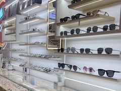 -美式眼镜·授权蔡司.依视路.尼康.豪雅.明月(南翔印象城店)