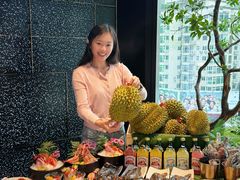-雍容荟帝王蟹活龙虾展台自助(IFS黑金店)