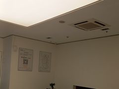 -卡罗酒店(东门晒布地铁站店)