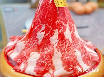 偶然搜到这家八方汇新开的畅吃和牛火锅，就约了小伙伴一