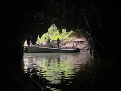 -怀托摩萤火虫洞