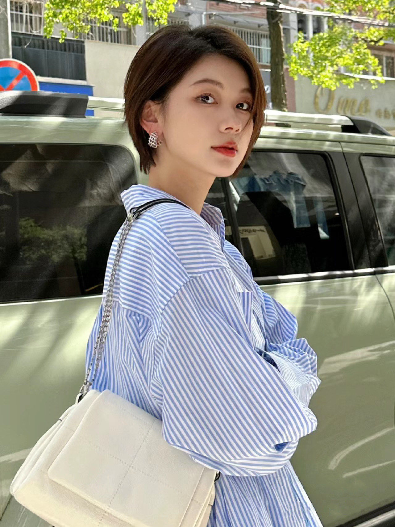 夏天快到了,你该拥有款这样的短发