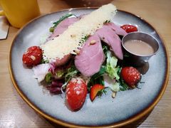 慢煮澳洲牛肉沙拉-HELLO 27 意面·沙拉·帕尼尼