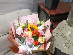 -何兮花店·气球派对鲜花店(马桥银春路万科城店)