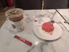 覆盆子红丝绒蛋糕-COSTA COFFEE(成都来福士店)