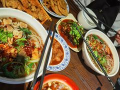 -爆炸头阿姨小四川正宗川味小吃(无任何分店)