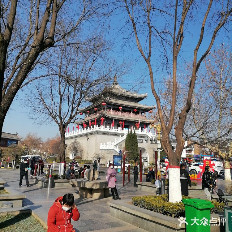 很多人都慕名而来，还记得十几年前在北街剧院门口摆摊