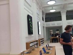 -Apple Store(Brisbane)