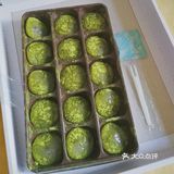大阪→抹茶＆草莓大福 别人送的，一粒一粒的小小粒