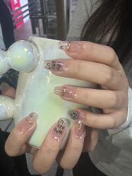 -芊屿芊浔美甲