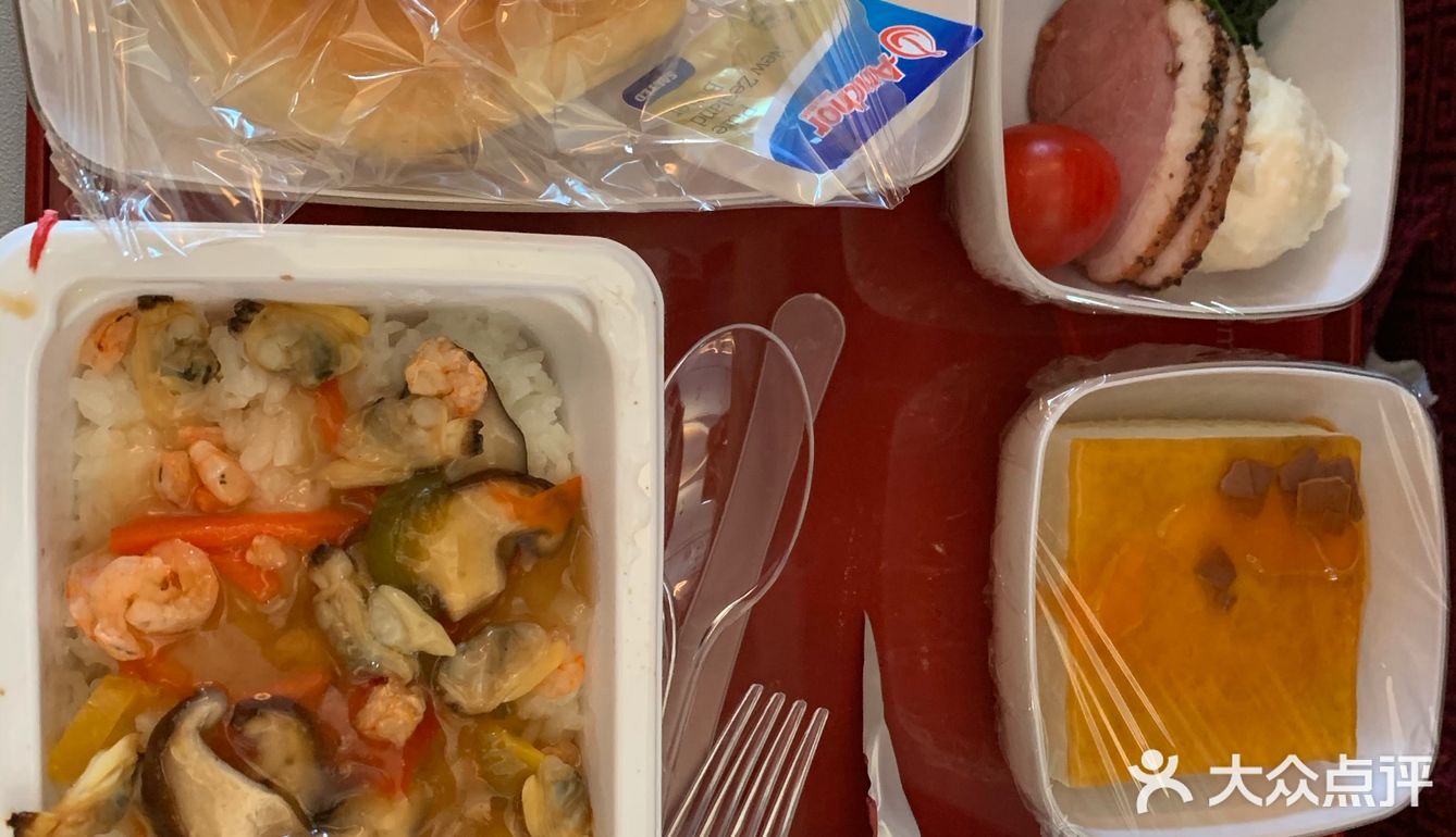 伸腿，逃生等等。坐在里面呢比较安静