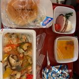 伸腿，逃生等等。坐在里面呢比较安静