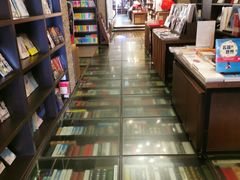 -钟书阁(松江泰晤士小镇店)