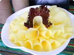-老牌坊云南鱼豆花火锅(爱建店)