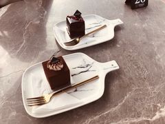 -UNI UNI(环亚凯瑟琳店)