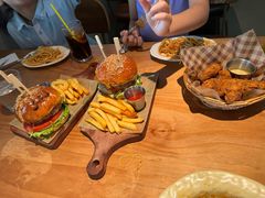 -三勾JJJ Burger&Coffee(梅溪湖店)