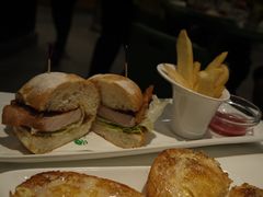 猪扒包-翠华餐厅(山顶道店)