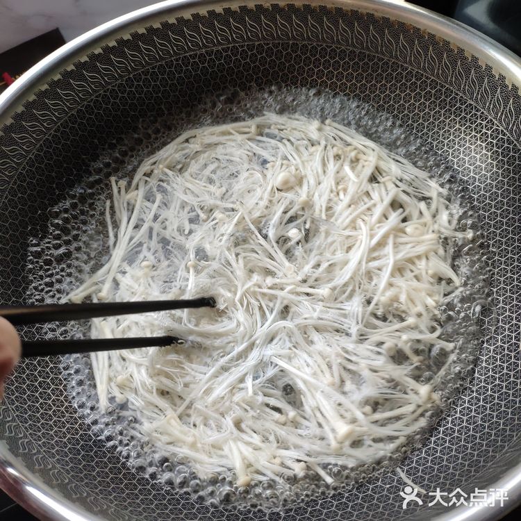 肥宅食神李宇宙の菜谱: 鲜金针菇富含B族维生素、维