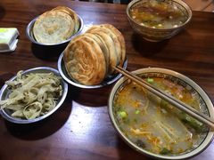 油旋的馍-龙门李家三旦羊肉汤馆