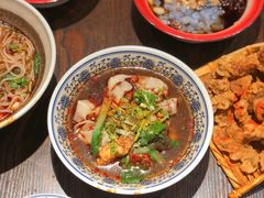 -爆炸头阿姨小四川正宗川味小吃(无任何分店)