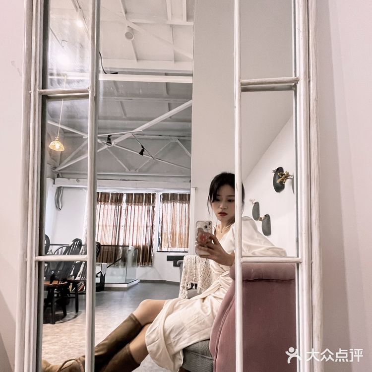 喝一杯曲院风荷，弹一首西湖美景