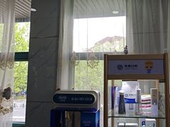 -茂菊口腔连锁(浦东南路店)