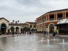 -塞拉瓦莱名品奥特莱斯