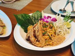 -Chom Cafe and Restaurant