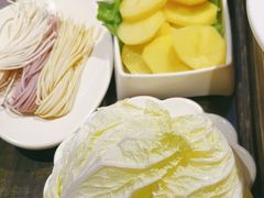 -宽板凳老灶火锅(台湾街店)