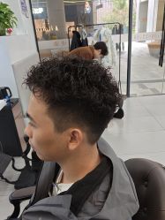 -尤司男士国潮理发馆