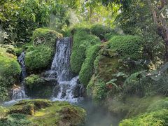 -Chom Cafe and Restaurant