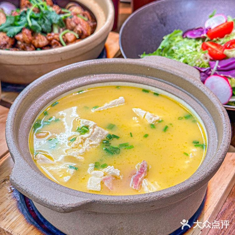 来王府井一定要尝尝他家的砂锅煲 逛街逛累了