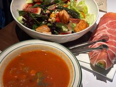 煎三文鱼沙拉-CAPARESH開府莱舍(望京金辉店)