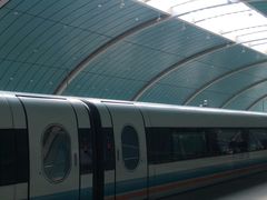 -龙阳路磁悬浮列车总站-停车场