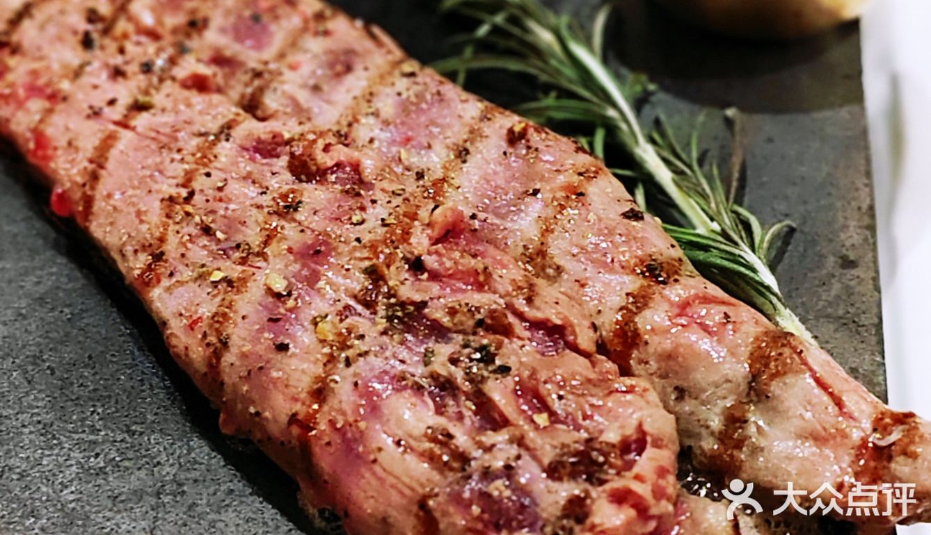 姐妹情[爱心]在红酒与牛排之间