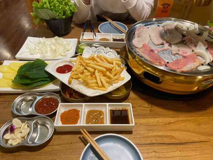 木浦屋果木炭烤肉(海悦店)-"烤肉味道不错,韩式年糕吃着真棒,烤五花开