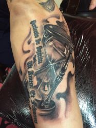 -SNOW TATTOO STUDIO